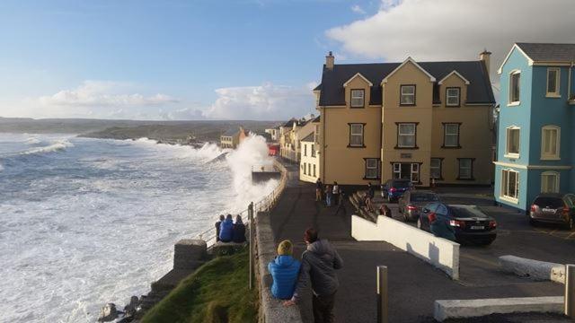 Lahinch -Beach -Surf- Hostel Extérieur photo